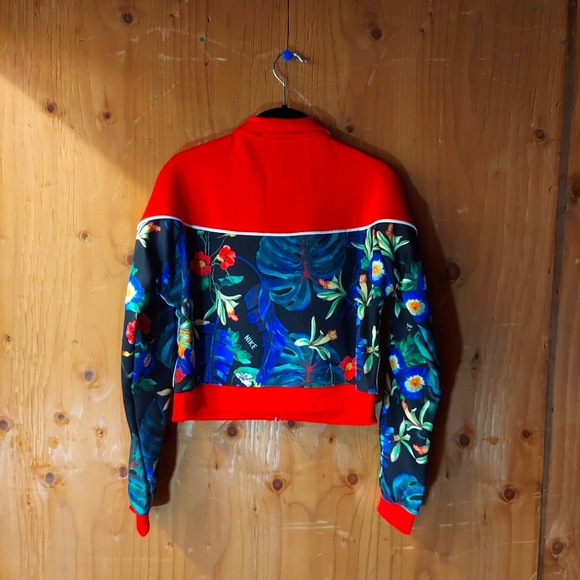 Nike Multicolor Tropical Patterned Cropped Jacket - Picture 2 of 10